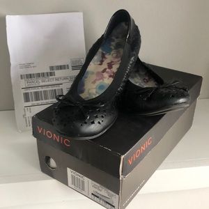 Gently worn Vionic size 6 ballet flats